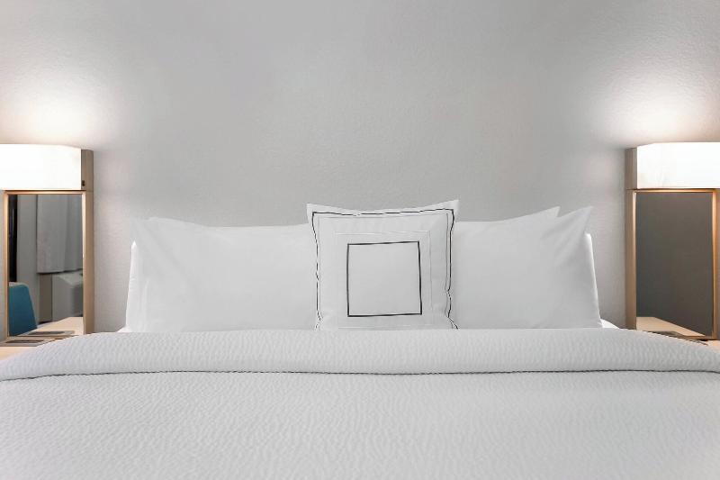 غرفة قياسية سرير كينج, Courtyard Tampa Brandon