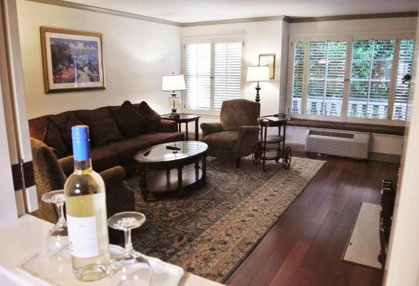 מיטת קינג בסוויטה, Cow Hollow Inn And Suites