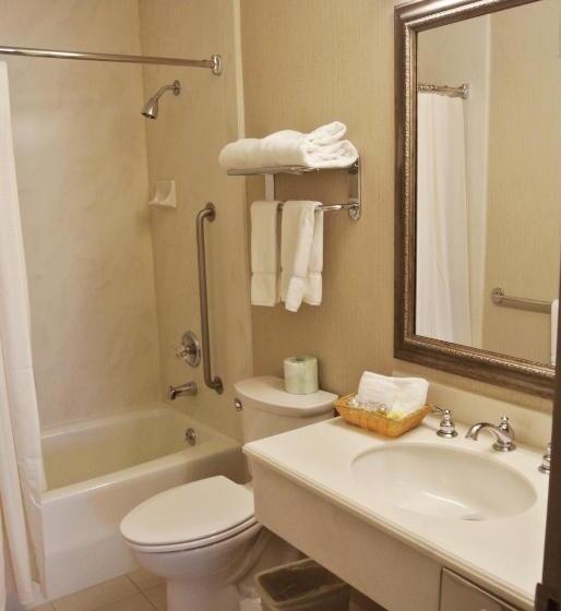 מיטת קינג בסוויטה, Cow Hollow Inn And Suites