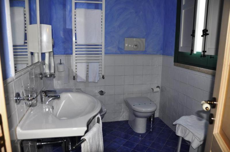 מיטת קינג בסוויטה, Cow Hollow Inn And Suites