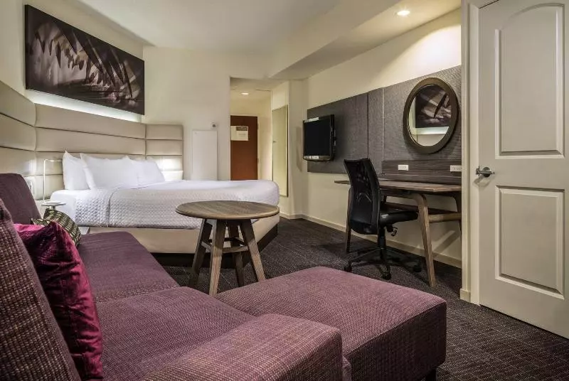 اتاق استاندارد با تخت بزرگ, Crowne Plaza Springfield Convention Center, An Ihg