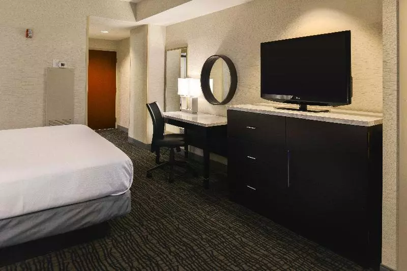 اتاق استاندارد, Crowne Plaza Springfield Convention Center, An Ihg