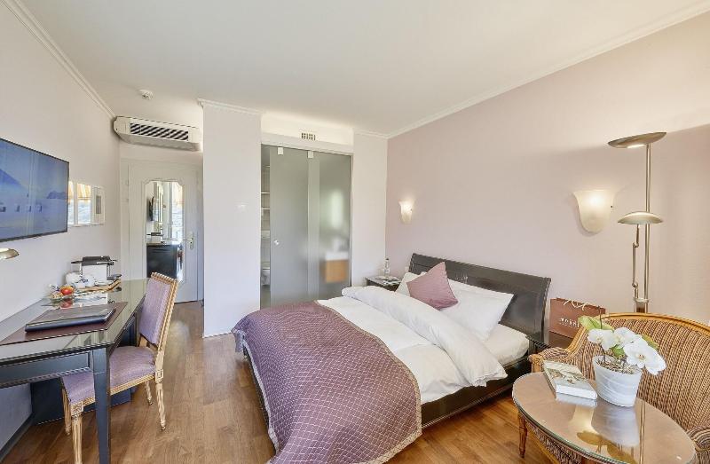 스탠다드 룸 킹사이즈 침대, Crowne Plaza Springfield Convention Center, An Ihg