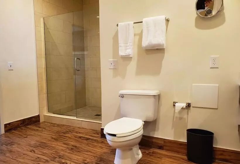 سوییت, Crowne Plaza Springfield Convention Center, An Ihg