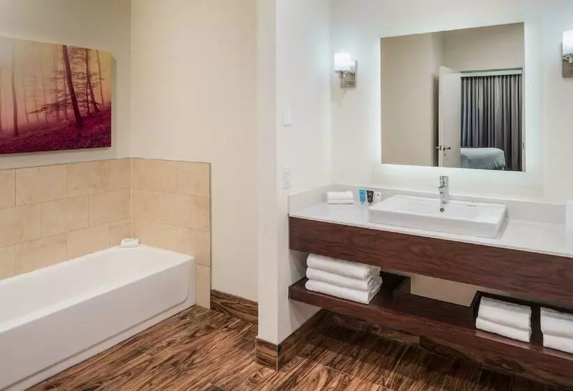 سوییت, Crowne Plaza Springfield Convention Center, An Ihg