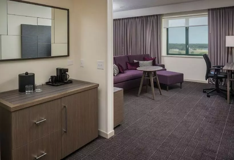 سوییت, Crowne Plaza Springfield Convention Center, An Ihg