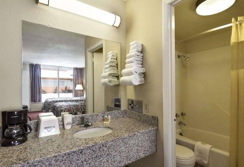 Номер Стандарт 2 Двуспальные Кровати, Days Inn By Wyndham White House