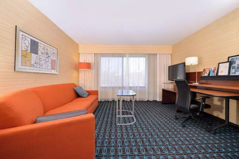 キングサイズベッドのスイートルーム, Fairfield Inn And Suites By Marriott Rochester West/greece
