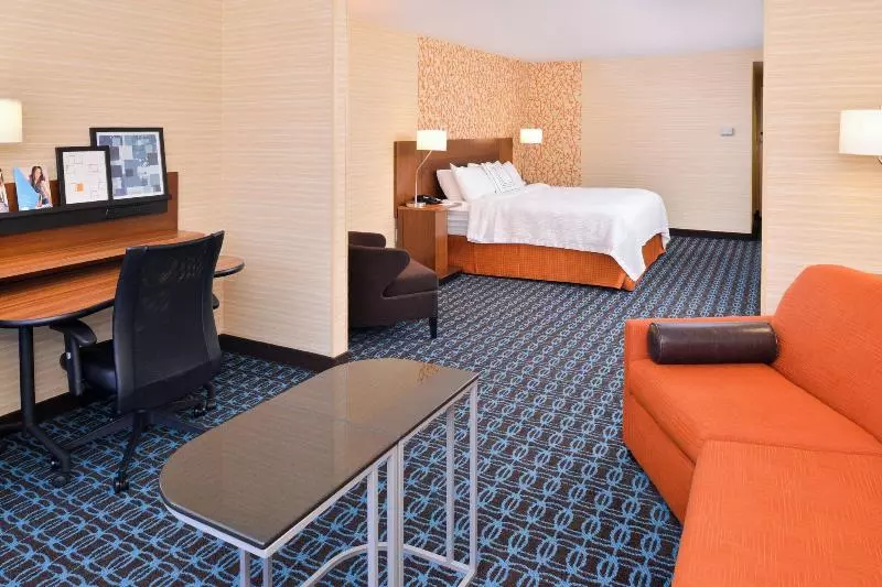 キングサイズベッドのスイートルーム, Fairfield Inn And Suites By Marriott Rochester West/greece