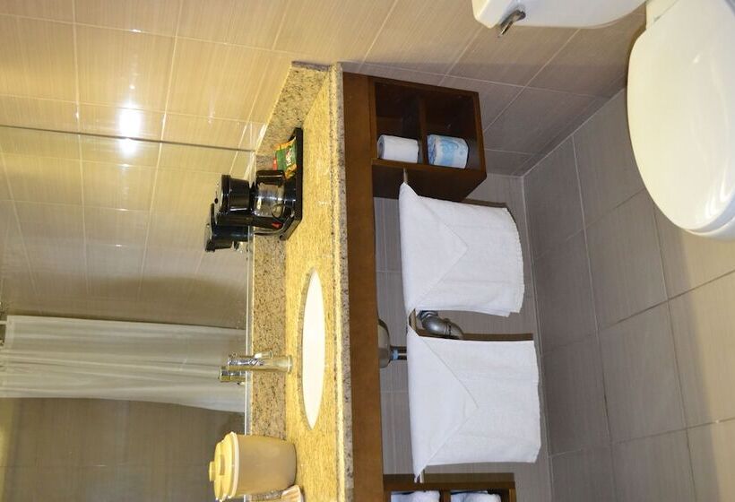 Номер Deluxe, La Crystal Hotel  Los Angeles Long Beach Area
