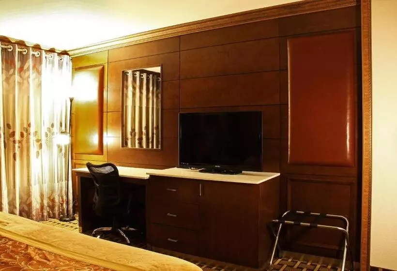 اتاق لوکس با تخت بزرگ, La Crystal Hotel  Los Angeles Long Beach Area