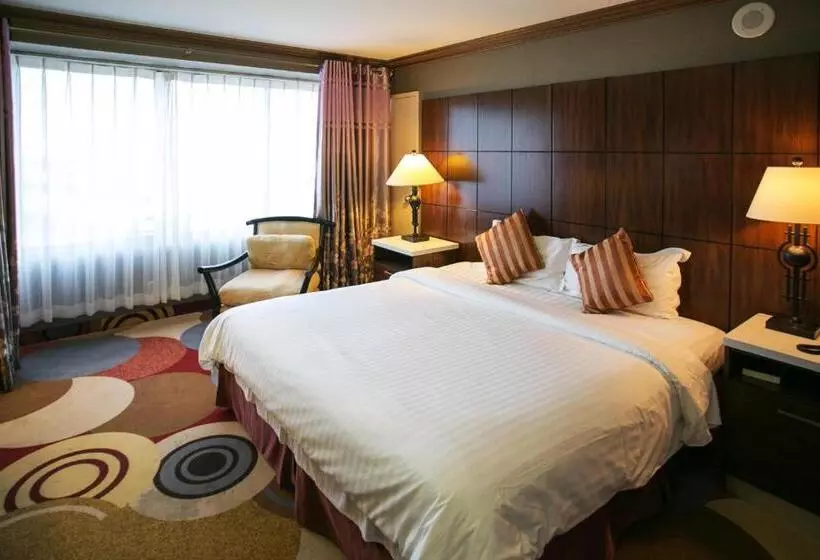 اتاق لوکس با تخت بزرگ, La Crystal Hotel  Los Angeles Long Beach Area