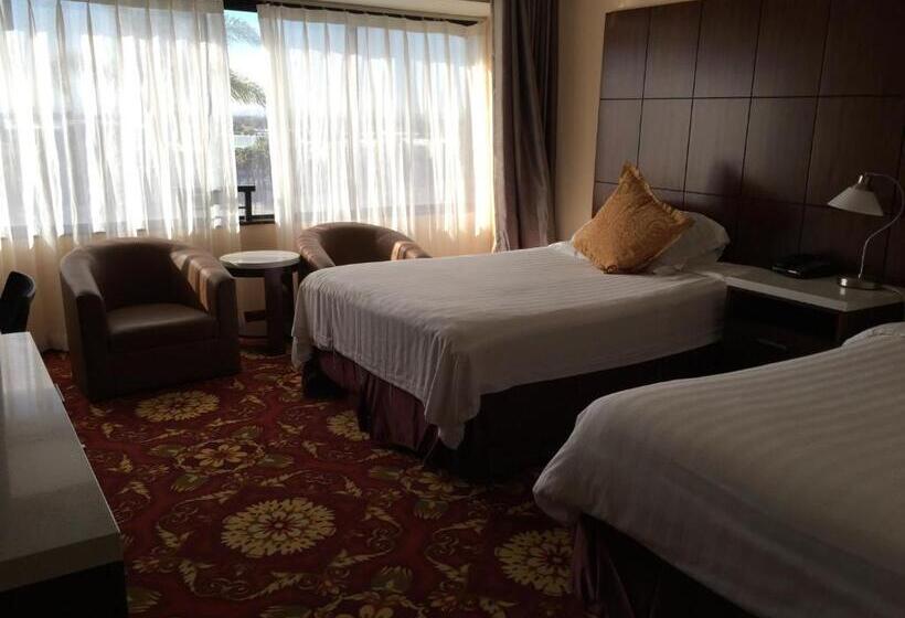 Номер Deluxe, La Crystal Hotel  Los Angeles Long Beach Area
