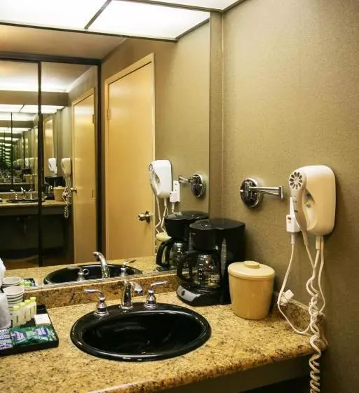 سوییت خانوادگی, La Crystal Hotel  Los Angeles Long Beach Area
