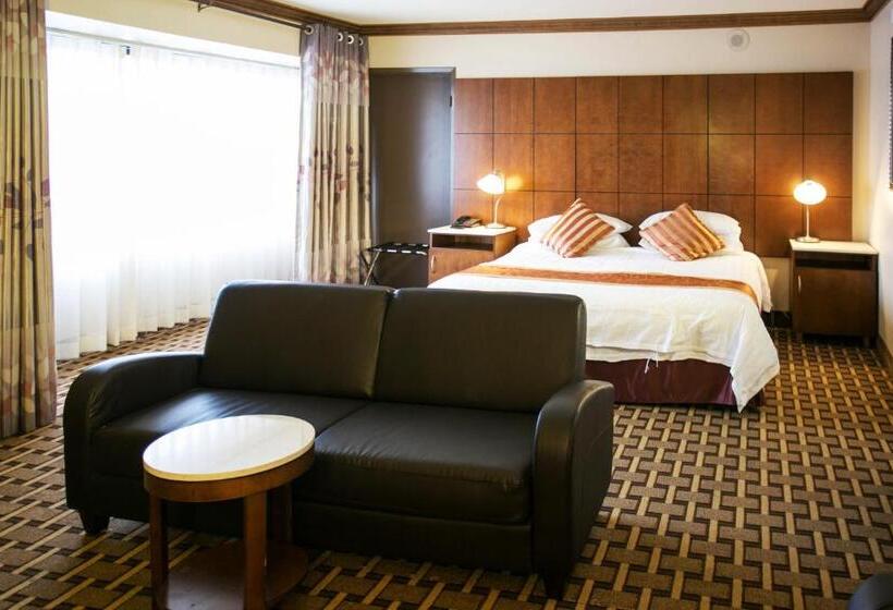 Family Suite, La Crystal Hotel  Los Angeles Long Beach Area