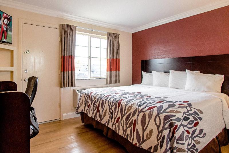 جناح سرير كينج, Red Roof Inn & Suites Monterey