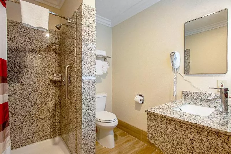 Sviitti King-vuode, Red Roof Inn & Suites Monterey