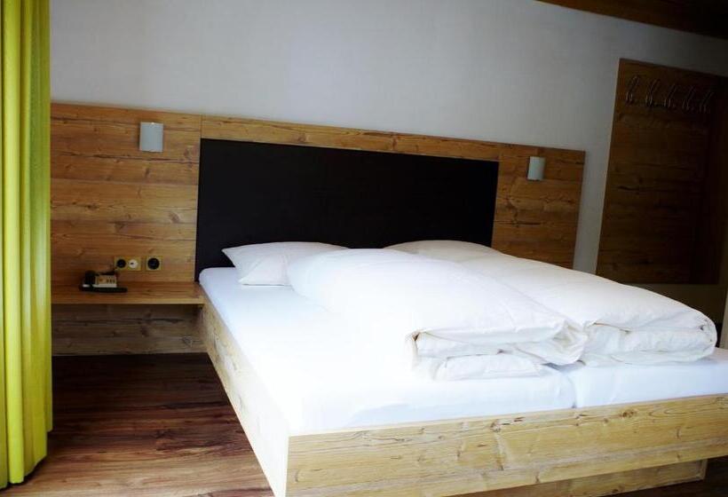 Семейный Номер, Edi