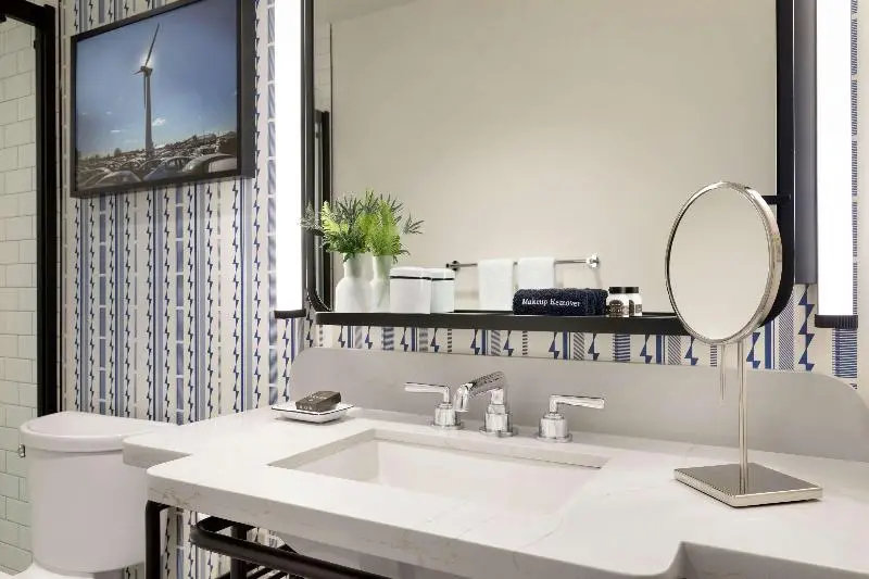 Standard-invahuone King-vuode, The Central Station Memphis, Curio Collection By Hilton