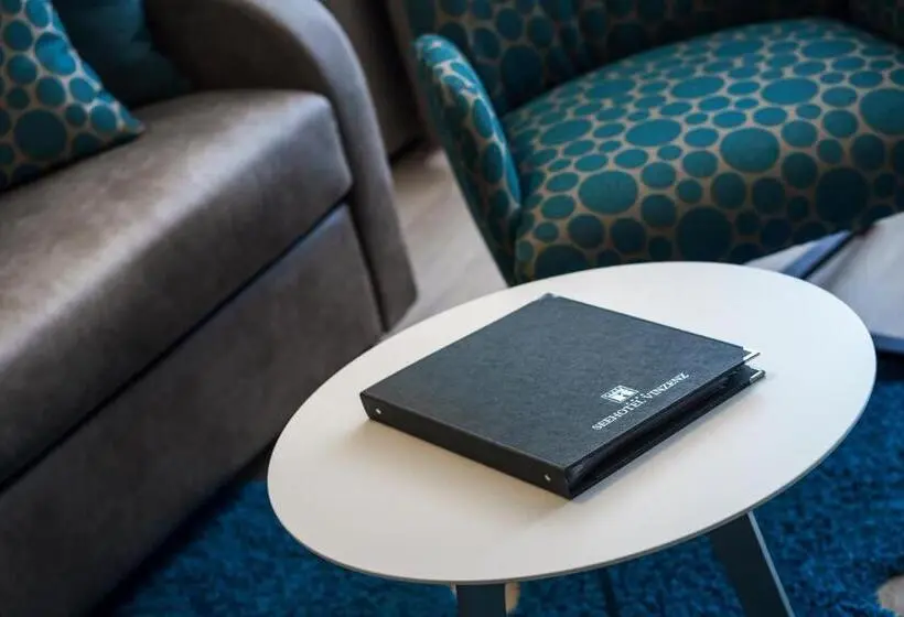 Deluxe-huone Järvinäkymä, Seehotel Vinzenz