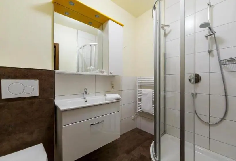 Standard Yhden Hengen Huone Parveke, Seehotel Vinzenz