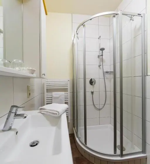 Standard Yhden Hengen Huone Parveke, Seehotel Vinzenz