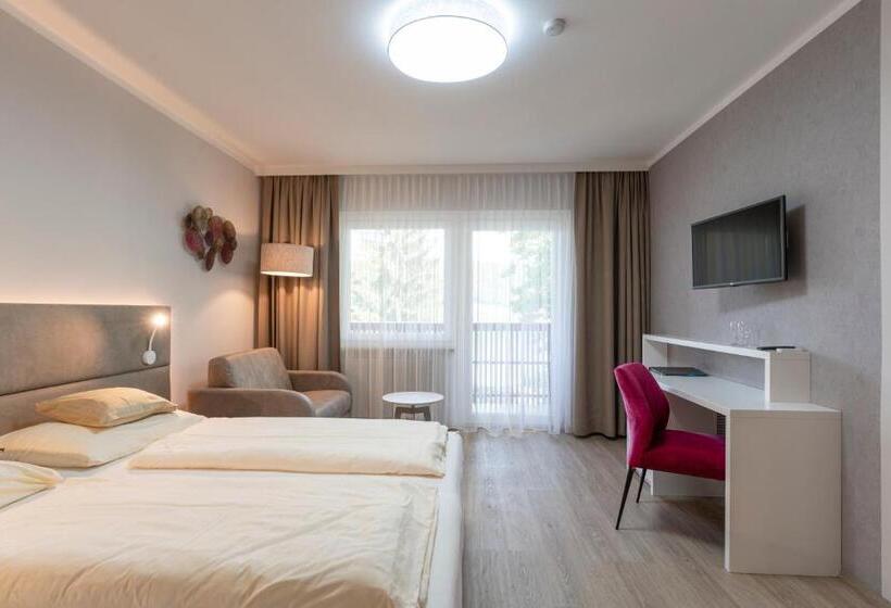 Superior room with lake view, Seehotel Vinzenz
