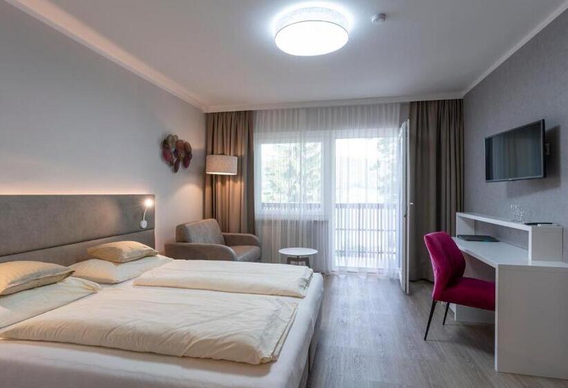 Superior room with lake view, Seehotel Vinzenz