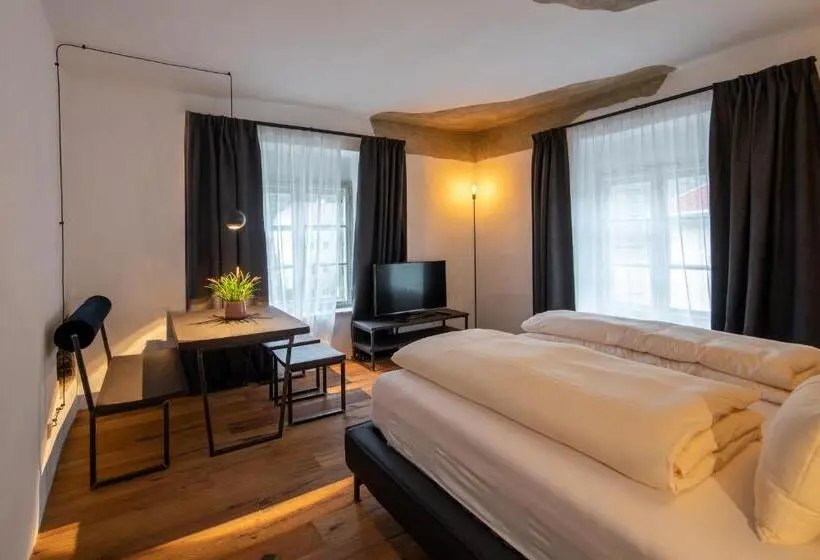 Sviitti Kaupungin Näkemystä, Flurin Suites