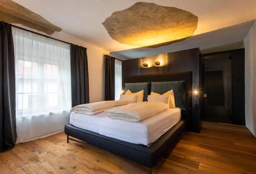 Sviitti Kaupungin Näkemystä, Flurin Suites