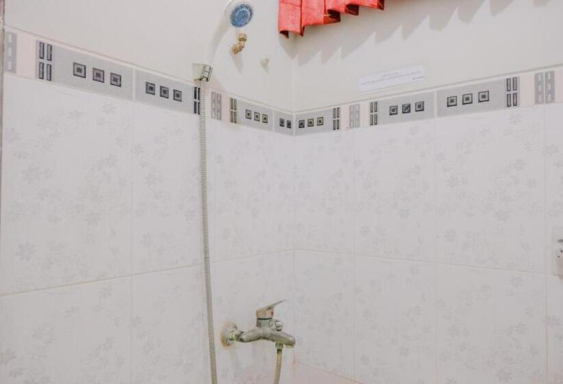 חדר בסיסי, Spot On 1761  Dirgahayu