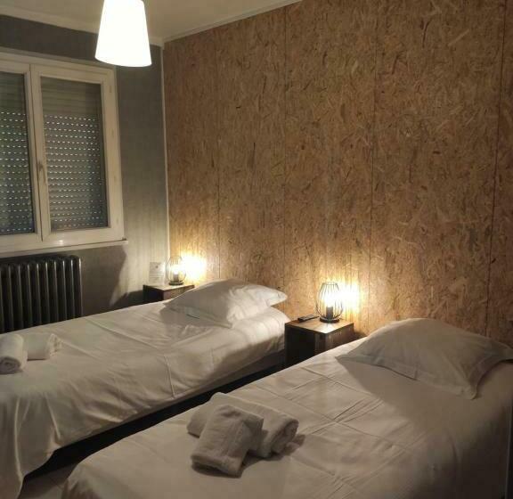 חדר סטנדרט מותאם לאדם עם מוגבלויות, Bar Hotel Du Centre