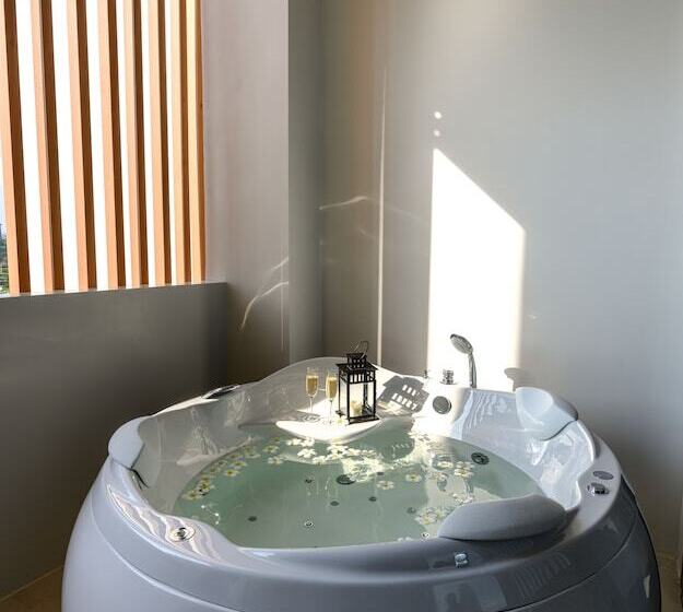 סוויטה עם ג'קוזי, Isanook Resort & Suites Hua Hin