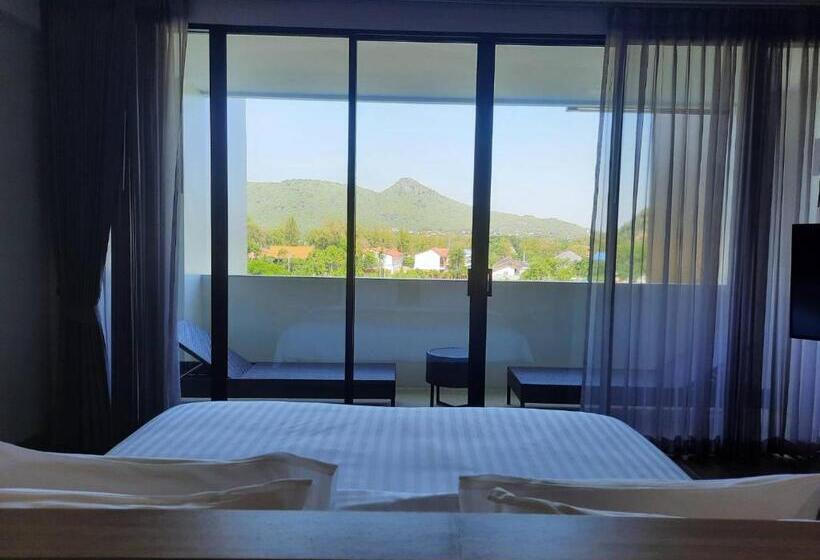 סוויטה נוף לבריכה, Isanook Resort & Suites Hua Hin