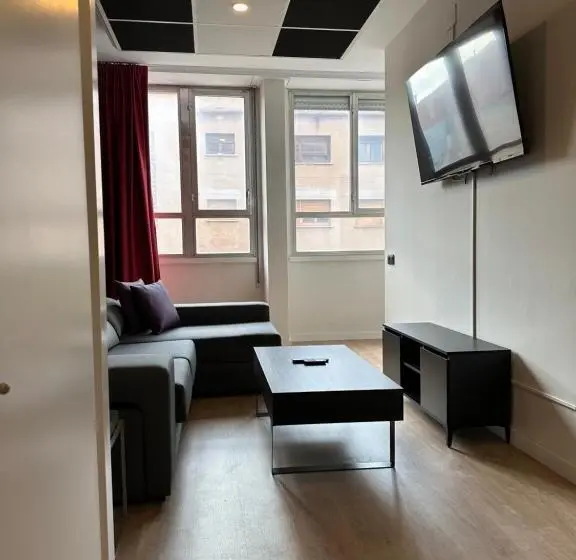 آپارتمان 1 خوابه, Aparthotel Montcada