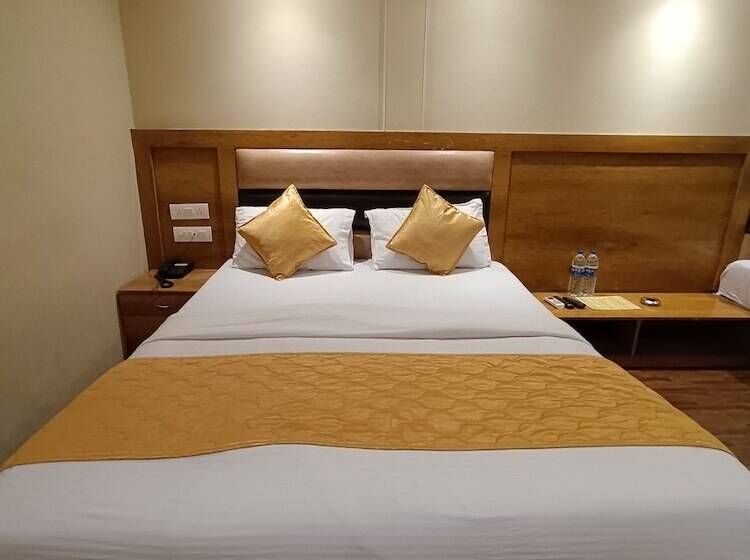 디럭스 룸, Rishi International