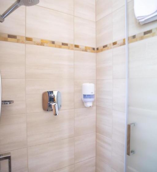 Семейный Номер, 4 évszak Hegyi