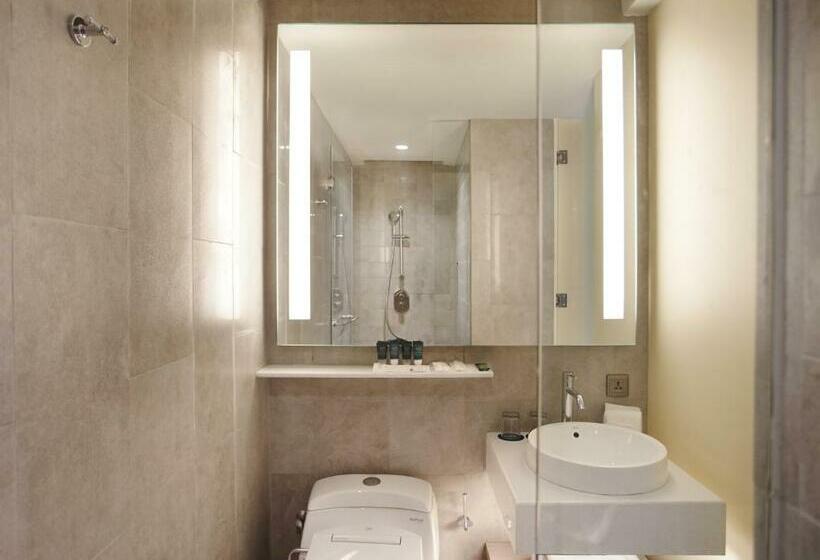 اتاق لوکس با تخت بزرگ, Four Points By Sheraton Surabaya, Pakuwon Indah