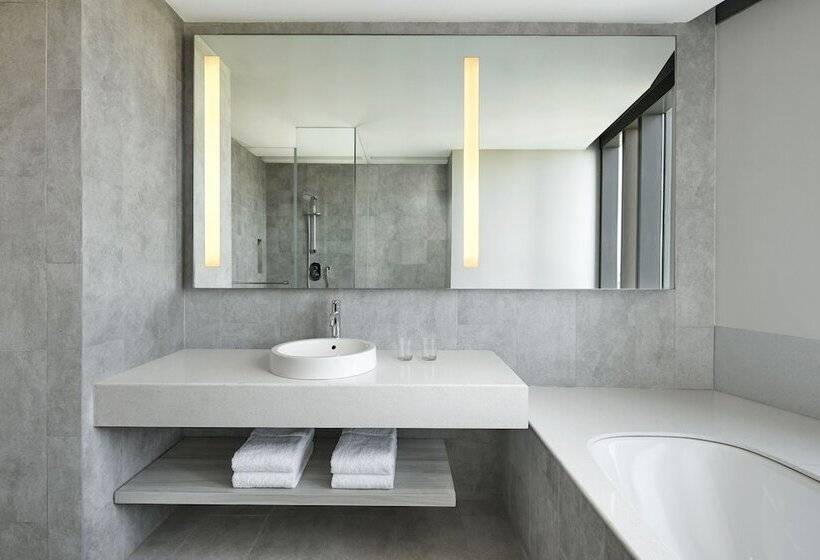 Junior Suite Cama King, Four Points By Sheraton Surabaya, Pakuwon Indah