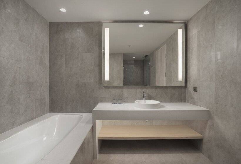 Junior Suite Cama King, Four Points By Sheraton Surabaya, Pakuwon Indah