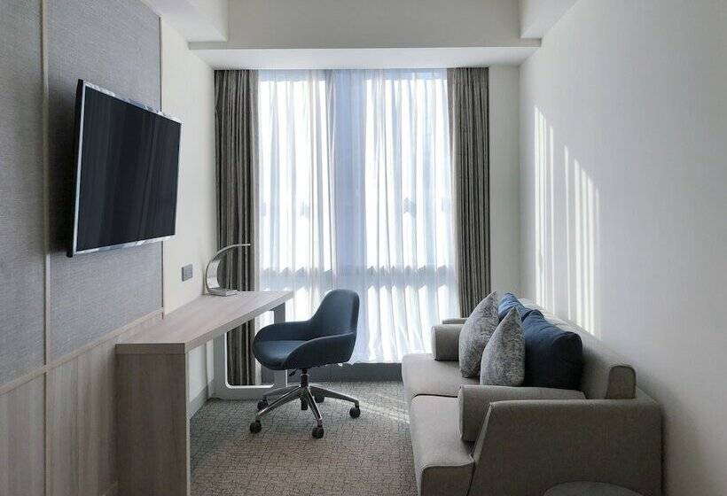 Junior Suite Cama King, Four Points By Sheraton Surabaya, Pakuwon Indah