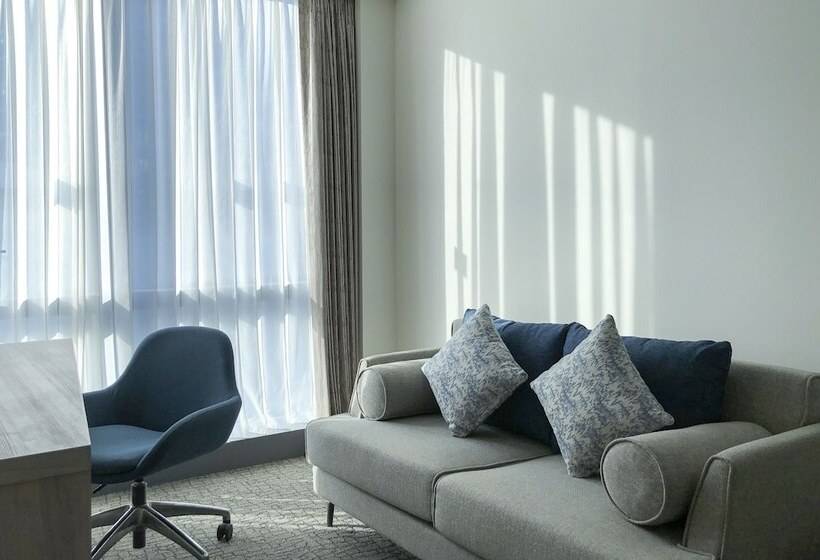 سوئیت جونیور با تخت بزرگ, Four Points By Sheraton Surabaya, Pakuwon Indah