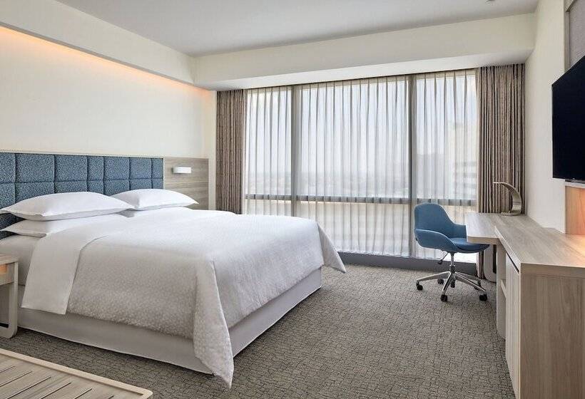 Quarto Premium, Four Points By Sheraton Surabaya, Pakuwon Indah