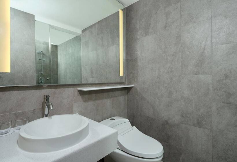 اتاق لوکس, Four Points By Sheraton Surabaya, Pakuwon Indah