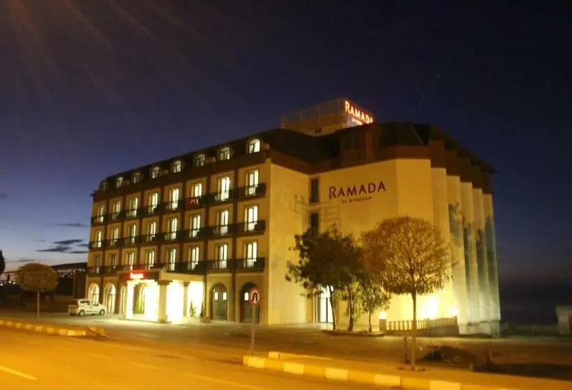سوییت جونیور, Ramada By Wyndham Van
