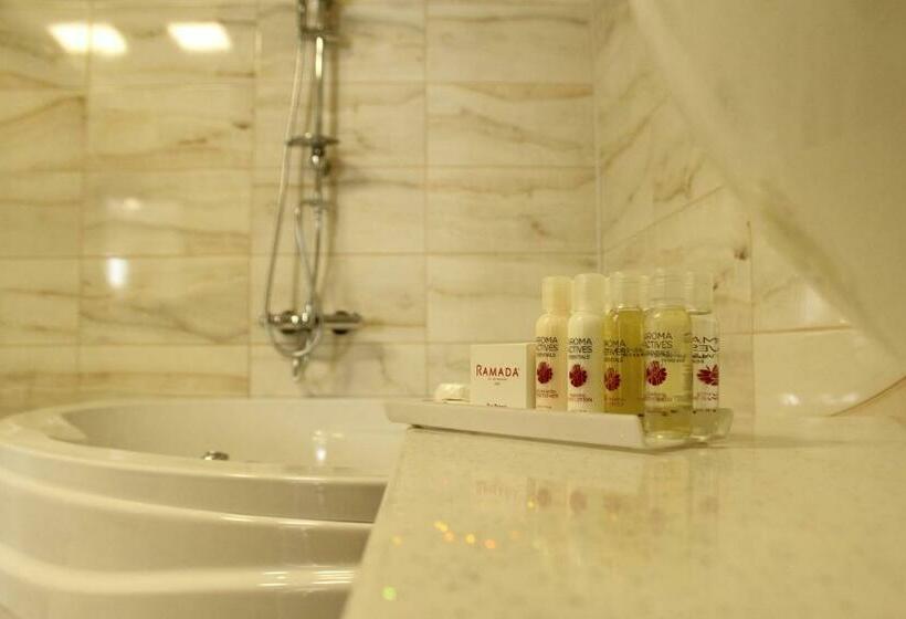 キングサイズベッドのスイートルーム, Ramada By Wyndham Van