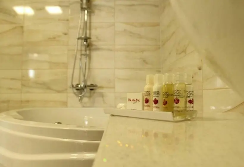 سوئیت با تخت بزرگ, Ramada By Wyndham Van
