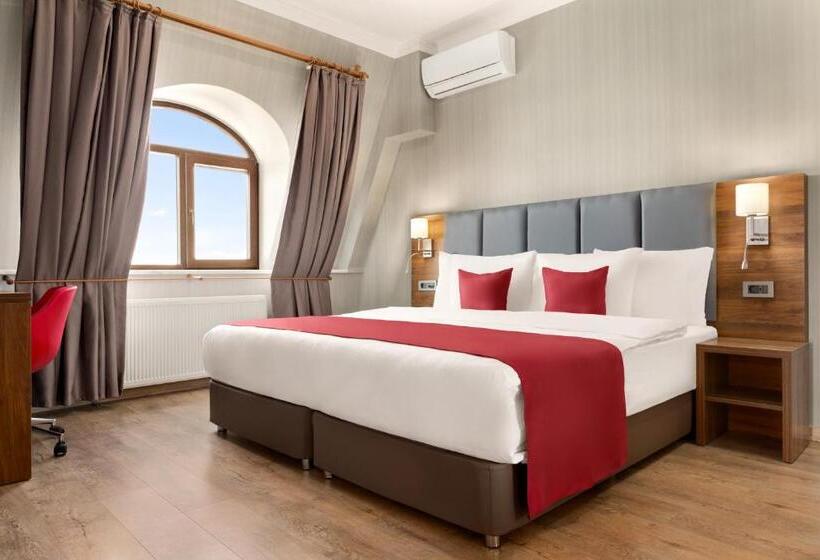스위트 킹사이즈 침대, Ramada By Wyndham Van