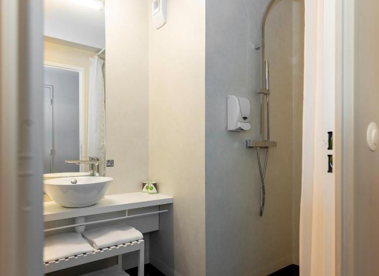 جناح عائلي, The People   Tours