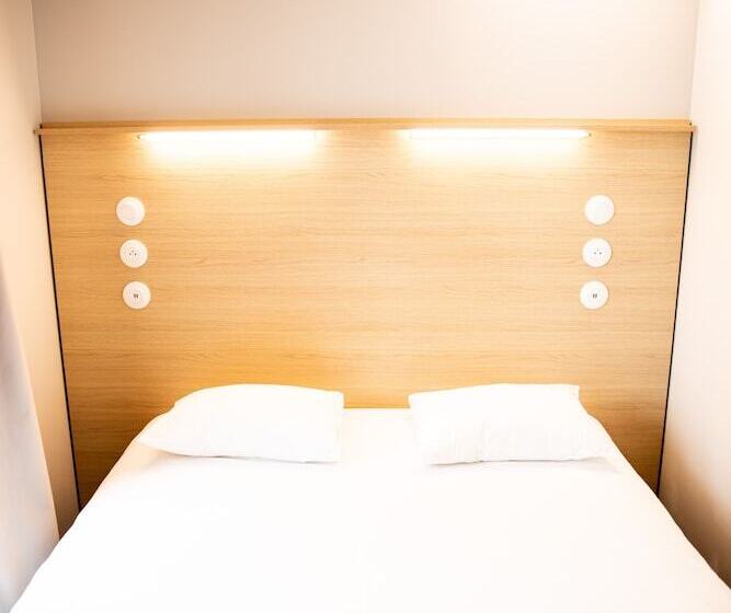 غرفة عائلية, The People   Tours